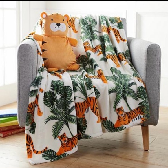 Tiger Huggable
Friend & Throw Set - Picture 1 of 3